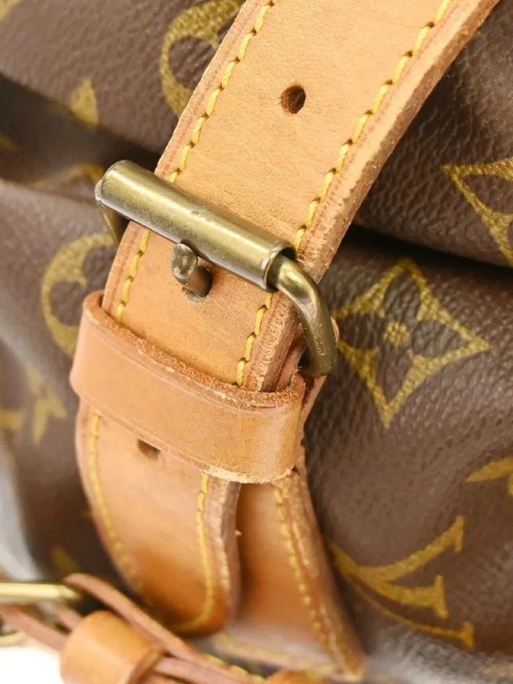 Best05 LOUIS VUITTON MONOGRAM SAUMUR 43 MESSENGER BAG M42252 AR8907 NQ09305